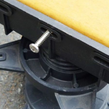 Vis penture pour plot PVC